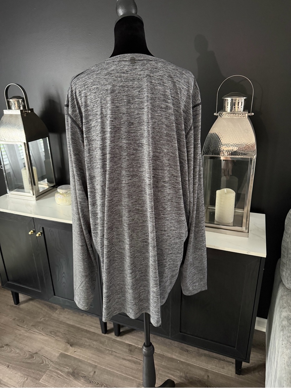 New Balance Men’s Heather Gray Long-Sleeve Performance Tee - Picture 4 of 5